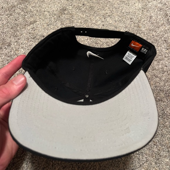 Nike - Snapback Hat - Picture 3 of 3
